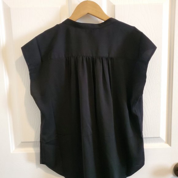 Banana Republic Drapey Black Button Dolman Blouse NWT size XS - Picture 2 of 3